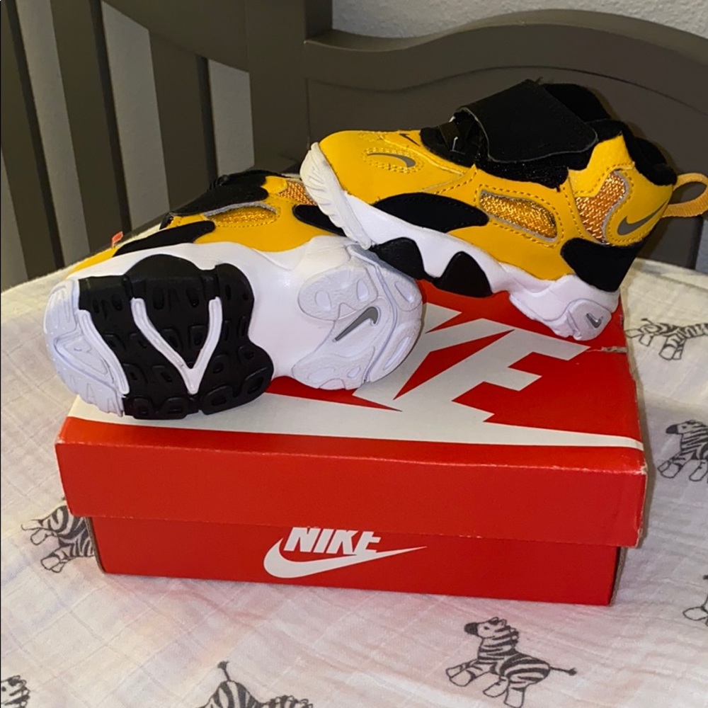 New toddler sneakers